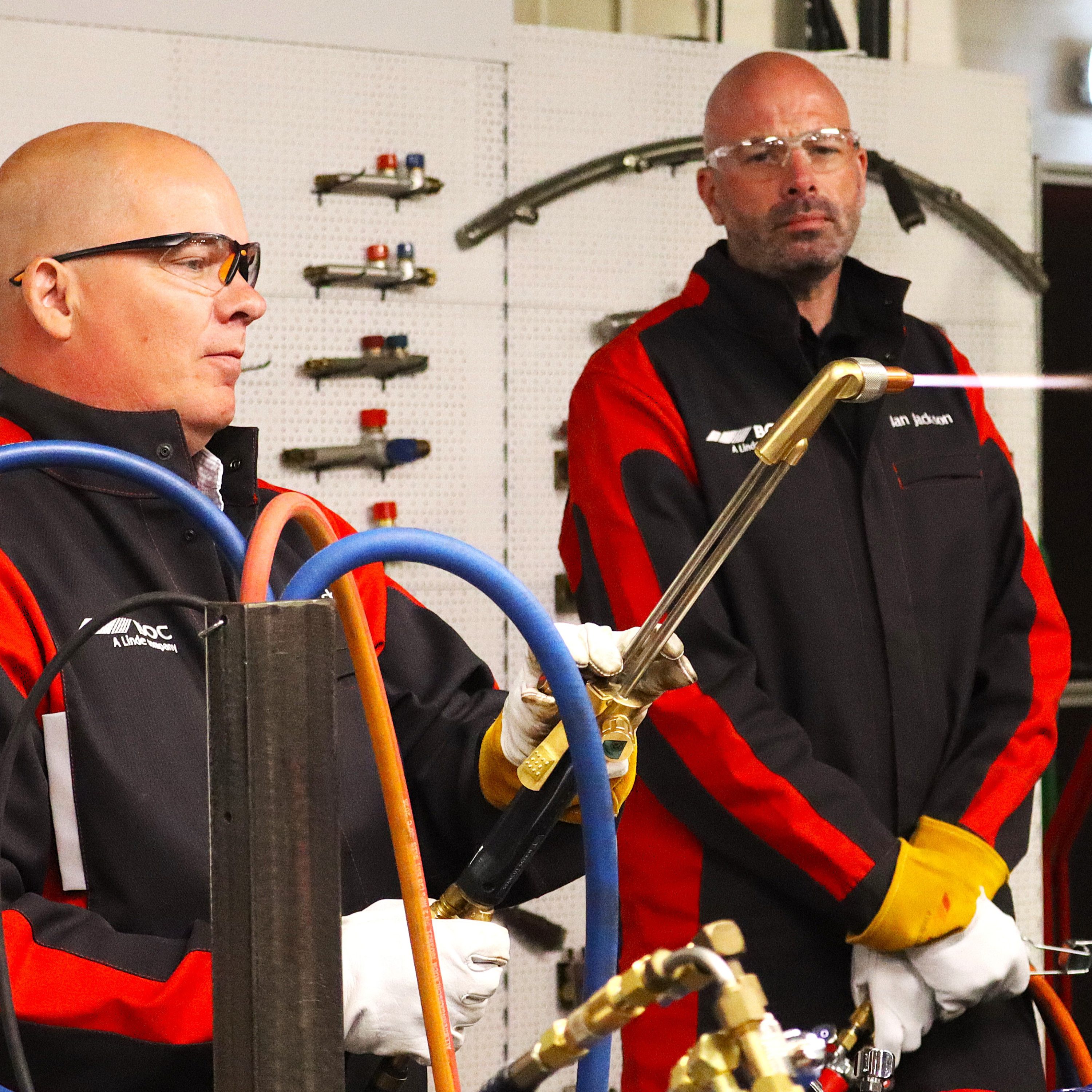 Bcga BCGA committee sees Oxy-Hydrogen fuel cutting in action - BCGA